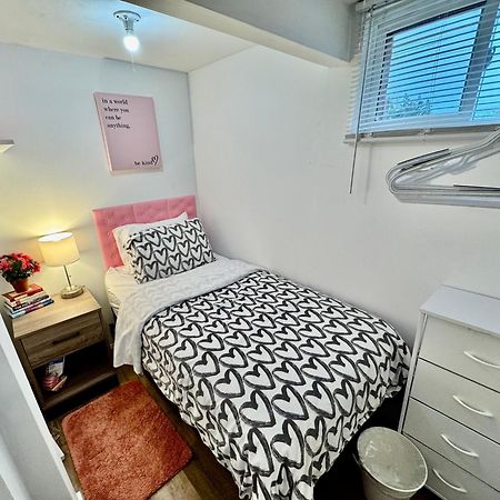Tiny Private Room On The 1St Floor With Shared Bathroom Near Seatac Airport And Downtown Seattle Bagian luar foto