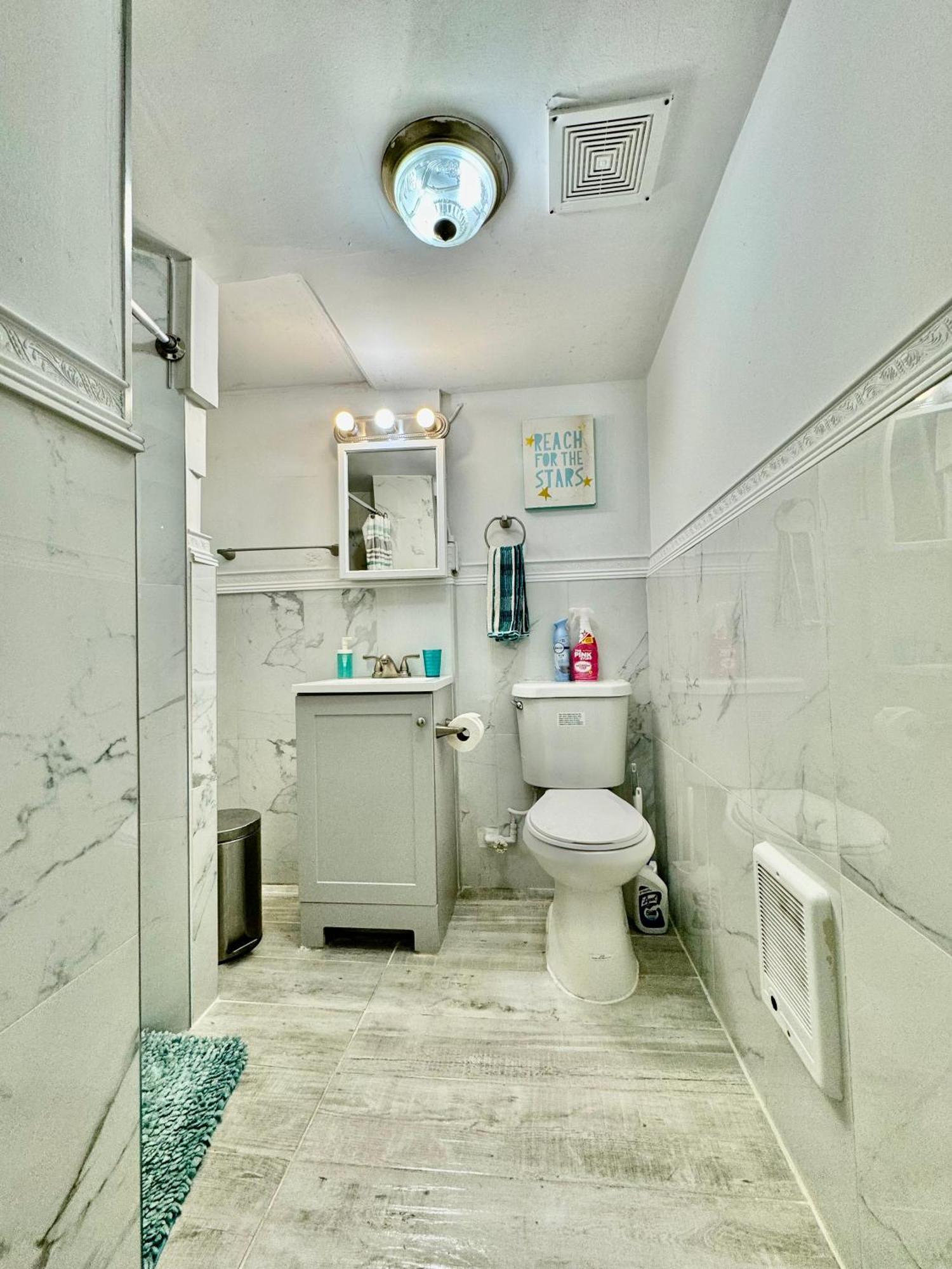 Tiny Private Room On The 1St Floor With Shared Bathroom Near Seatac Airport And Downtown Seattle Bagian luar foto