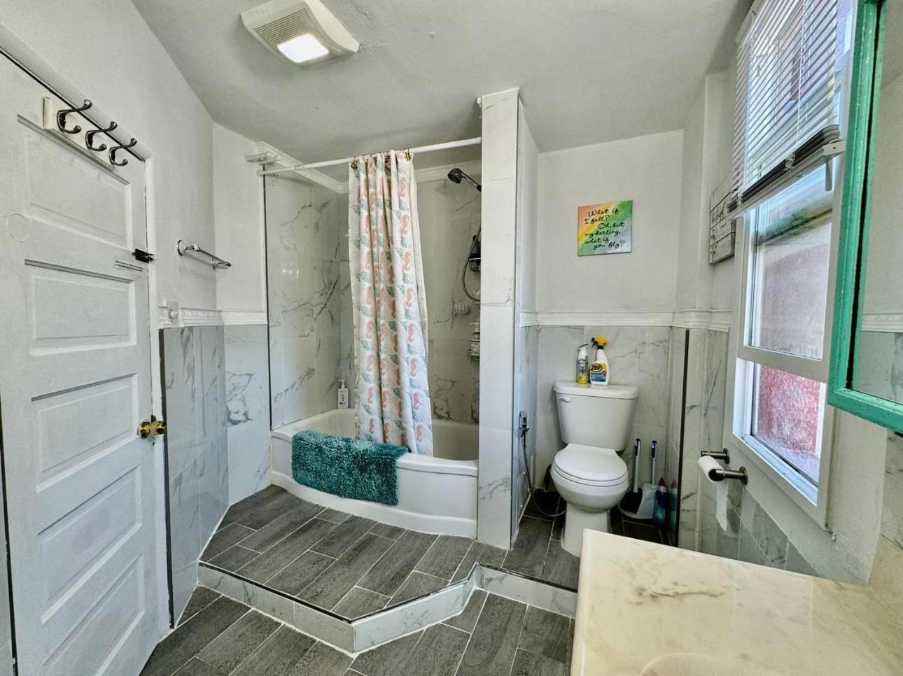 Tiny Private Room On The 1St Floor With Shared Bathroom Near Seatac Airport And Downtown Seattle Bagian luar foto