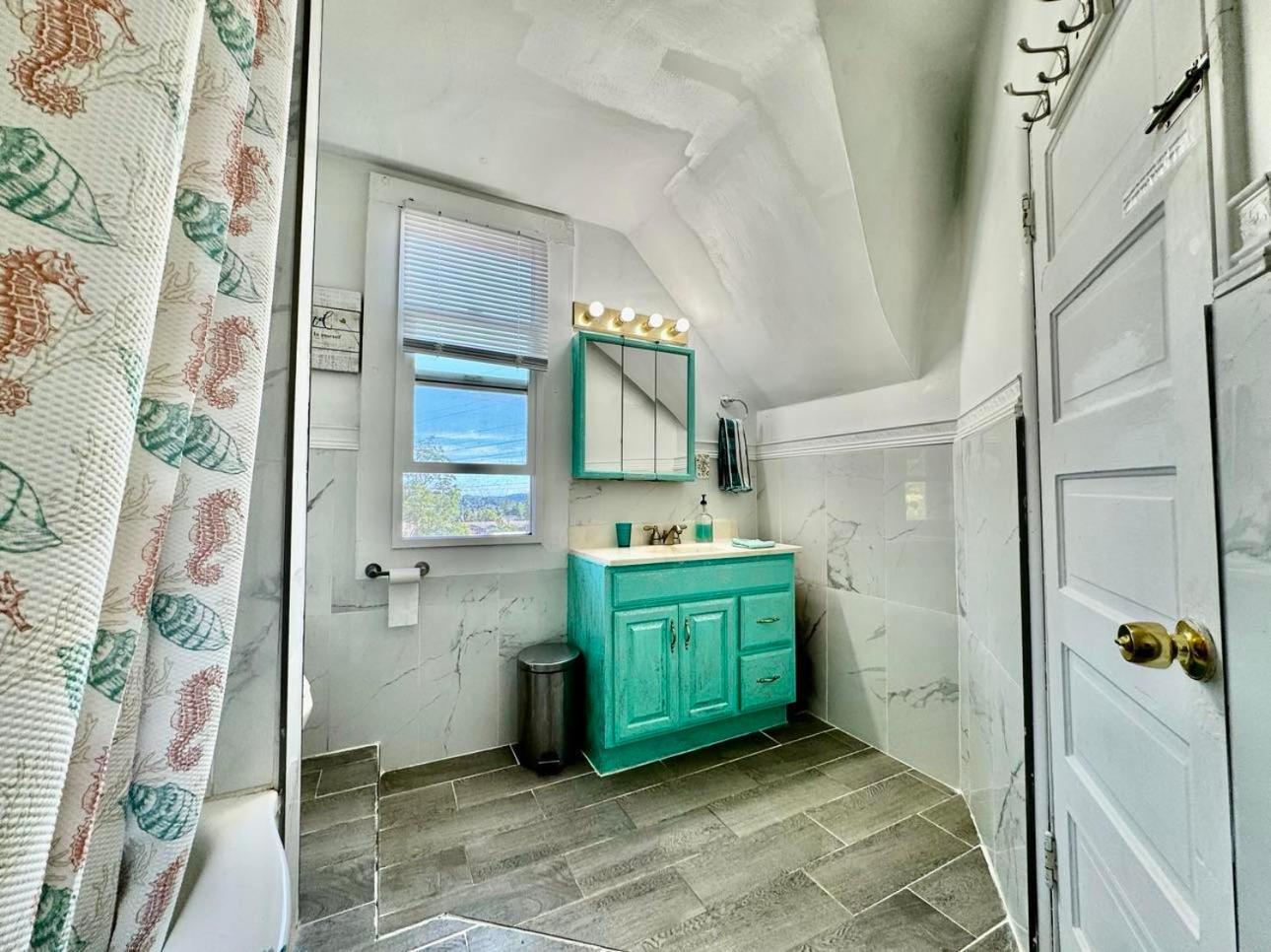 Tiny Private Room On The 1St Floor With Shared Bathroom Near Seatac Airport And Downtown Seattle Bagian luar foto
