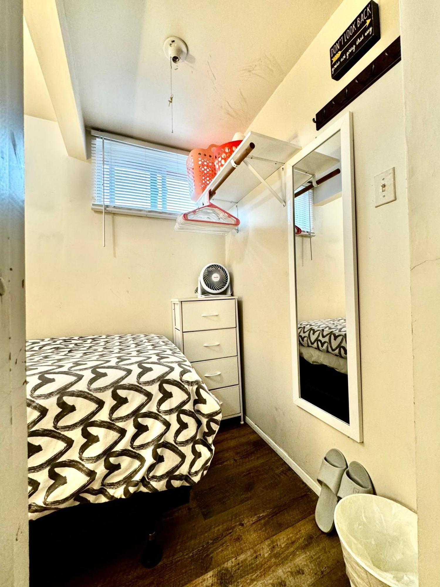 Tiny Private Room On The 1St Floor With Shared Bathroom Near Seatac Airport And Downtown Seattle Bagian luar foto