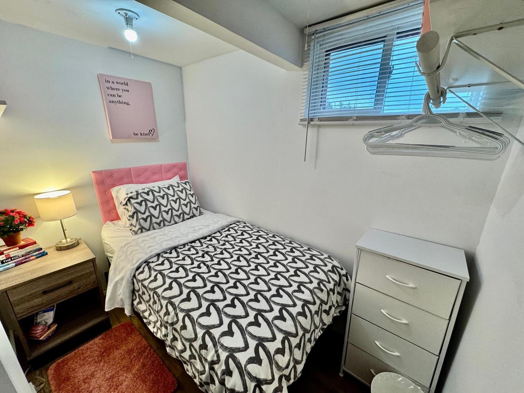 Tiny Private Room On The 1St Floor With Shared Bathroom Near Seatac Airport And Downtown Seattle Bagian luar foto