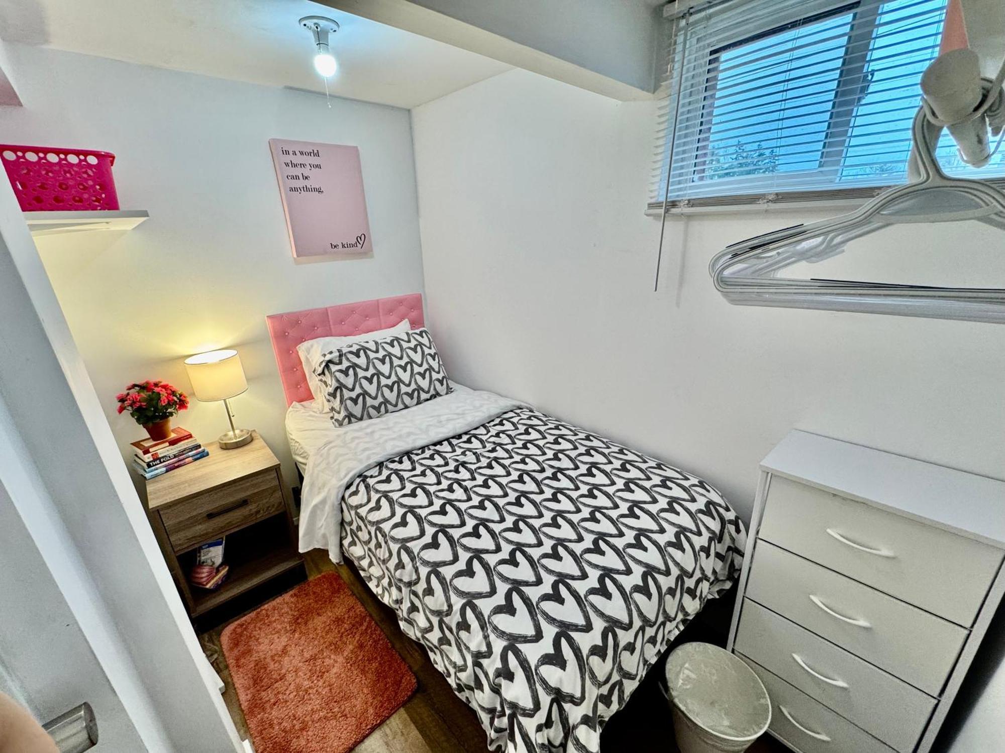 Tiny Private Room On The 1St Floor With Shared Bathroom Near Seatac Airport And Downtown Seattle Bagian luar foto