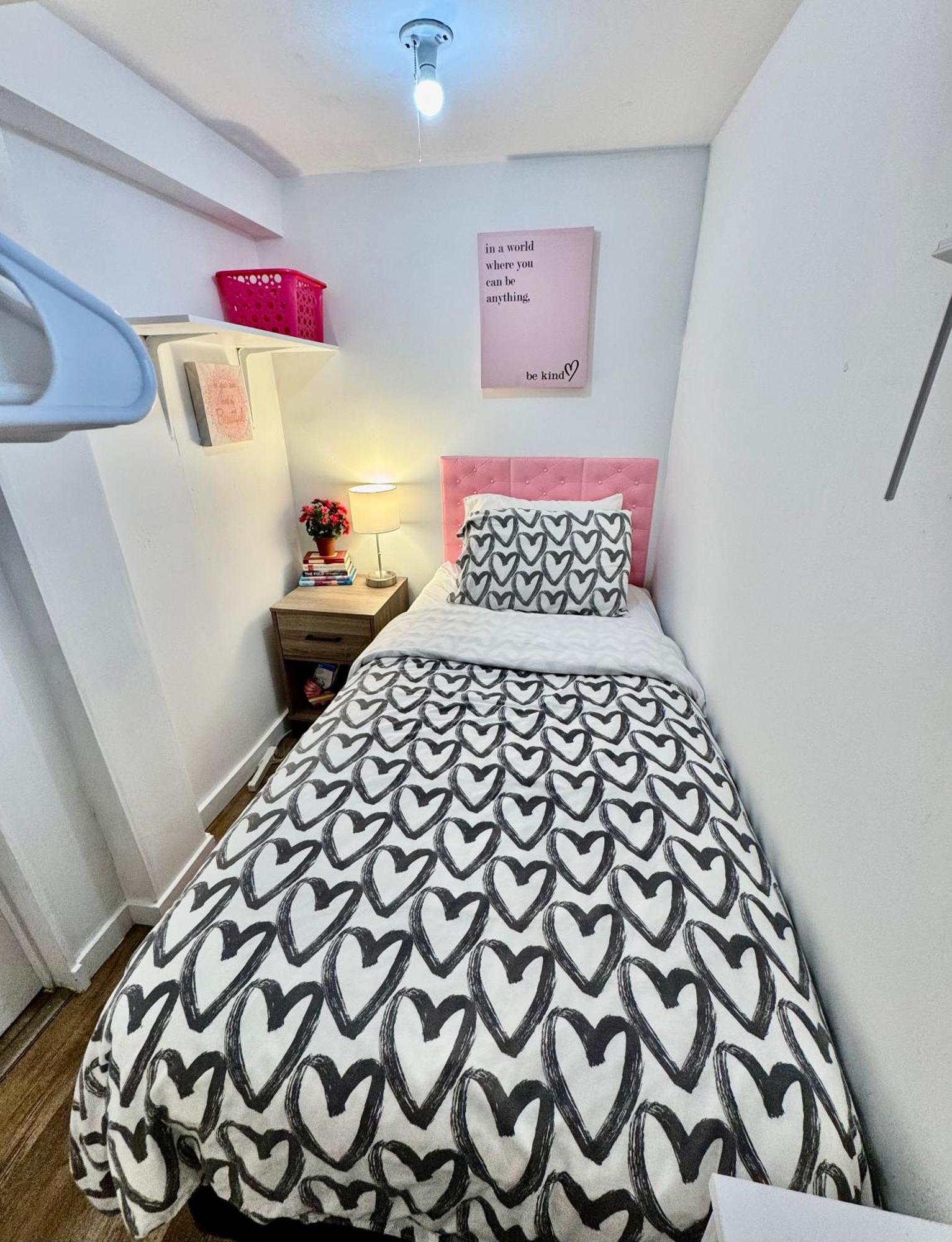 Tiny Private Room On The 1St Floor With Shared Bathroom Near Seatac Airport And Downtown Seattle Bagian luar foto